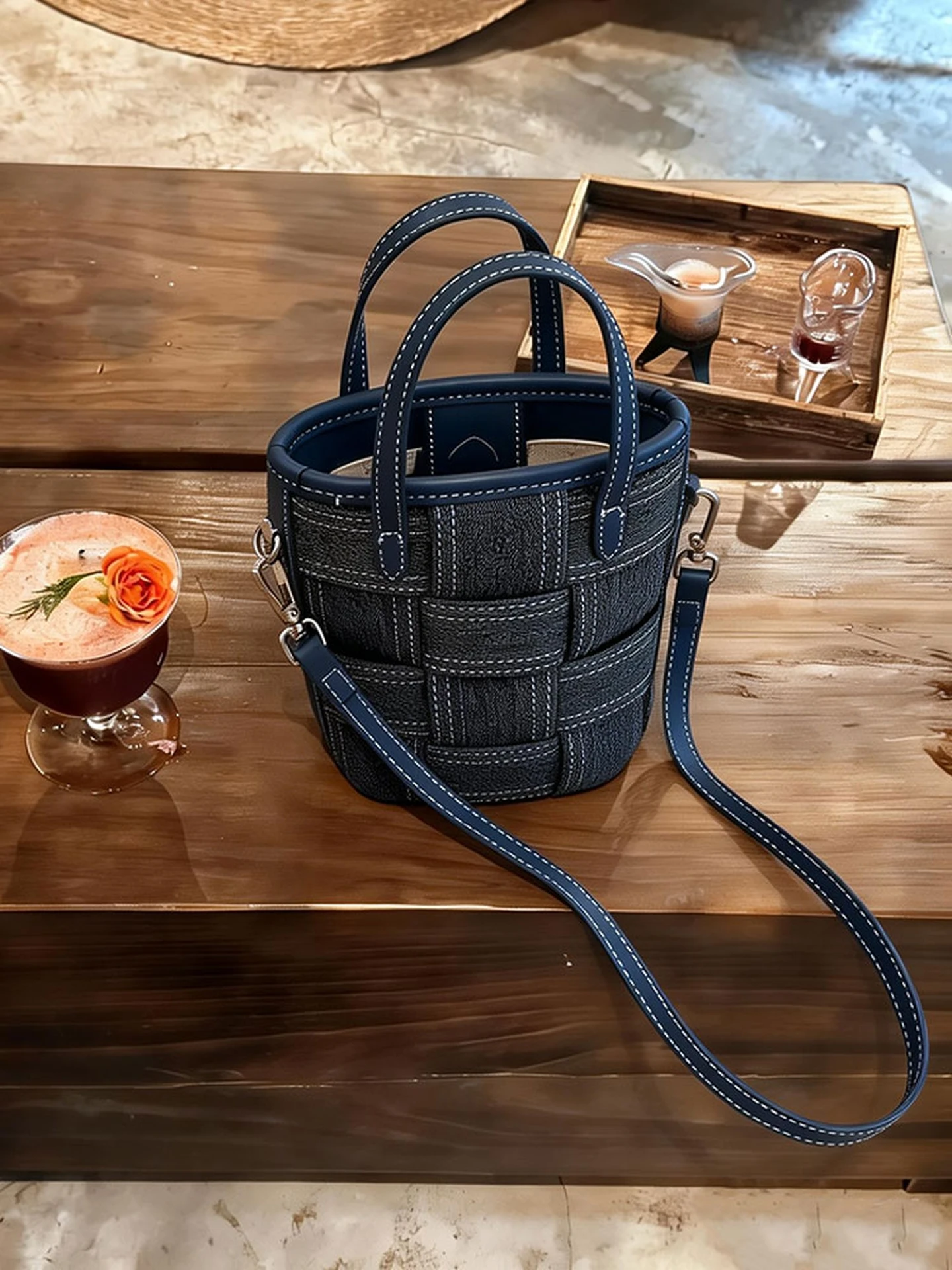 Denim Blue Woven Mobile Phone Bag Women's New 2026 High-End Lightweight Luxury Summer Work Handbag Casual Single Shoulder Bag
Denim Blue Woven Mobile Phone Bag Women's New 2026 High-End Lightweight Luxury Summer Work Handbag Casual Single Shoulder Bag