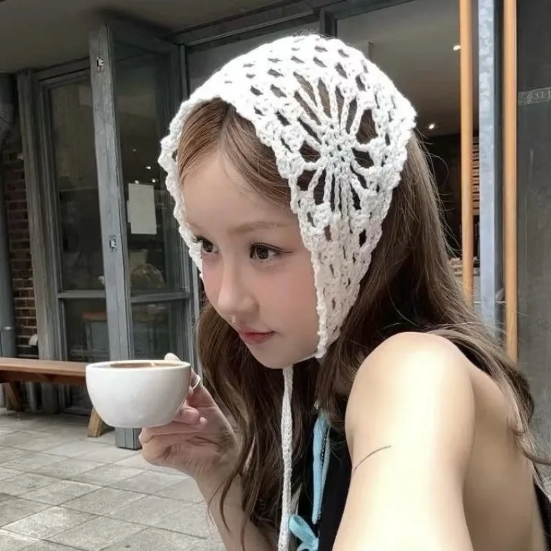 Ins нишевый вязаный полый треугольный шарф для волос для женщин, весенне-летняя дорожная атмосфера, милый универсальный платок, шапка
Ins нишевый вязаный полый треугольный шарф для волос для женщин, весенне-летняя дорожная атмосфера, милый универсальный платок, шапка