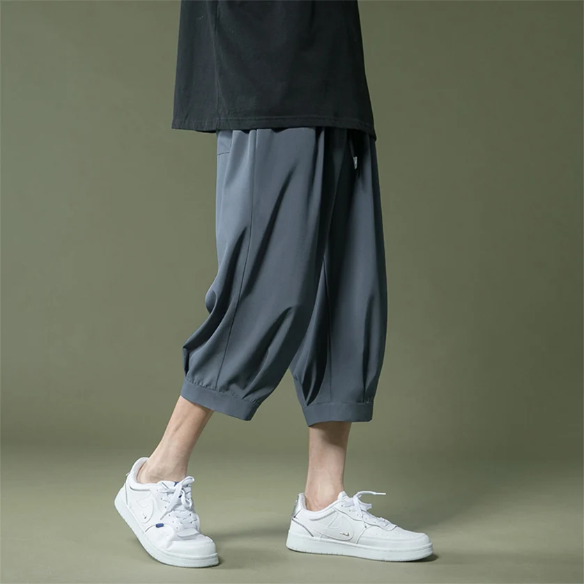 Мужские летние повседневные брюки из ледяного шелка, быстросохнущие, укороченные (7/8), спортивные, свободного кроя, с антибактериальным эффектом, модные, молодежные, стильные
Мужские летние повседневные брюки из ледяного шелка, быстросохнущие, укороченные (7/8), спортивные, свободного кроя, с антибактериальным эффектом, модные, молодежные, стильные