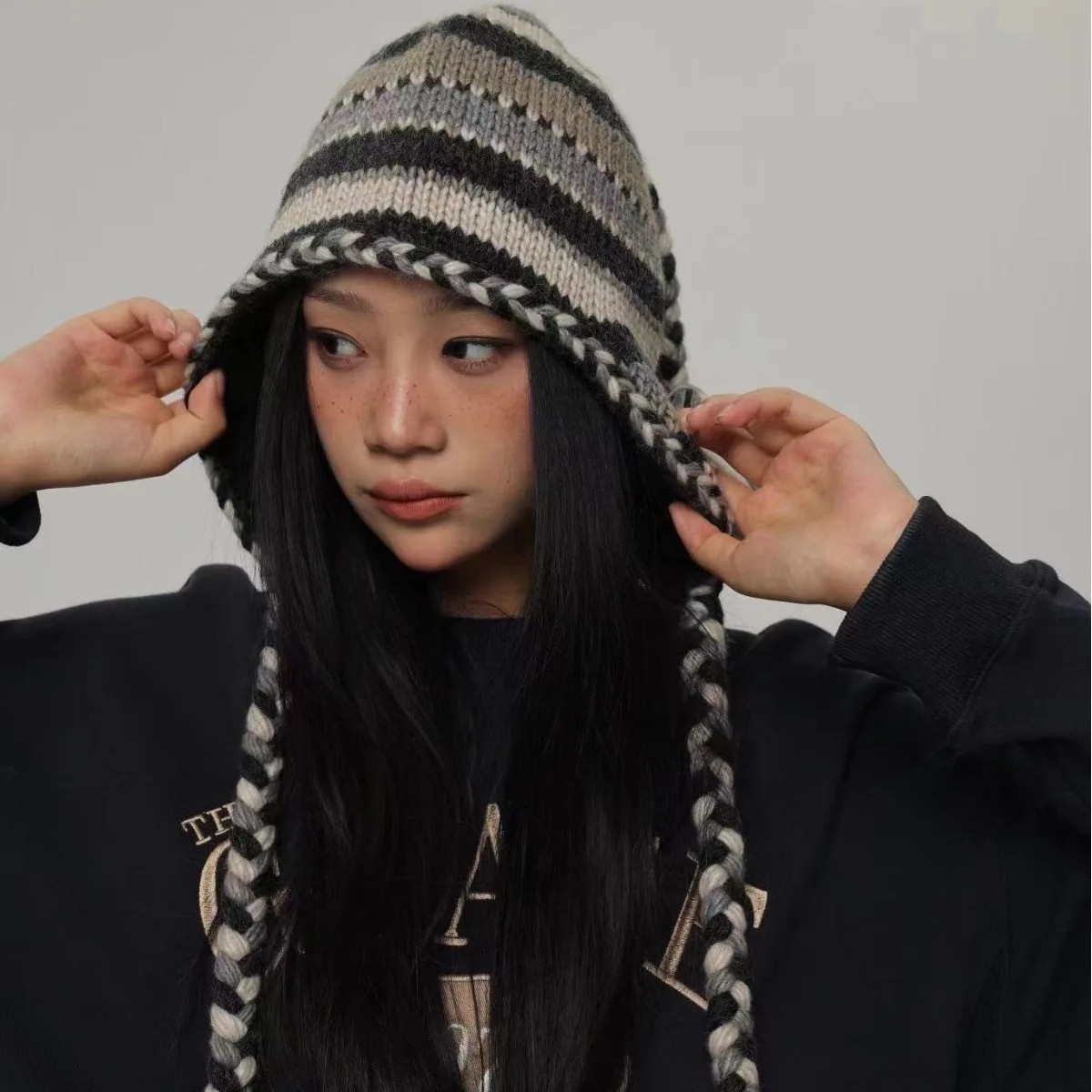 2025new long braid wool yarn women's ear protection hat essential for keeping warmIn winter with thick fleece lining knitted hat
2025new long braid wool yarn women's ear protection hat essential for keeping warmIn winter with thick fleece lining knitted hat