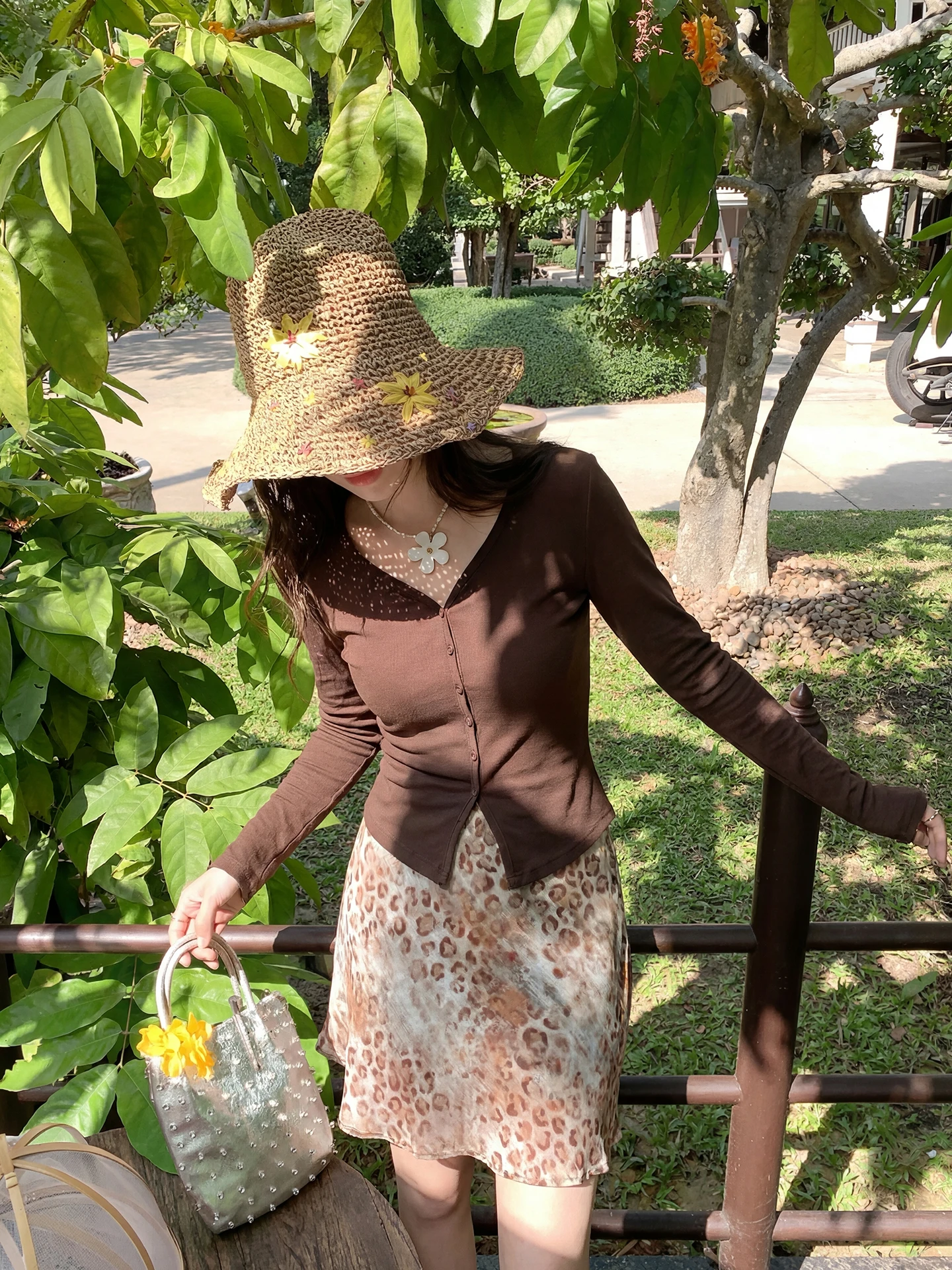 High Waist Elastic Green Patterned Half Skirt Universal Fit Spring Summer New Style Short Skirt with Safety Pants for Ladies
High Waist Elastic Green Patterned Half Skirt Universal Fit Spring Summer New Style Short Skirt with Safety Pants for Ladies