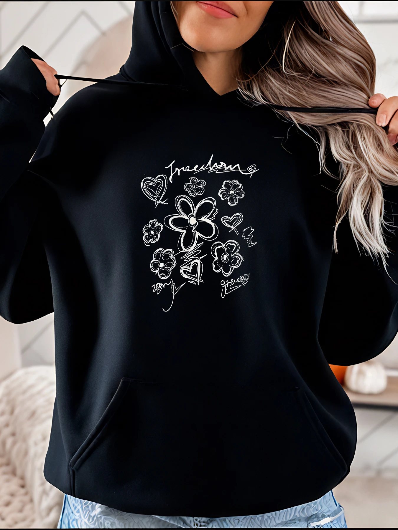 Floral Heart Print Hoodie Casual Streetwear Design with Doodle Flowers and Hearts Women's Everyday Wear
Floral Heart Print Hoodie Casual Streetwear Design with Doodle Flowers and Hearts Women's Everyday Wear