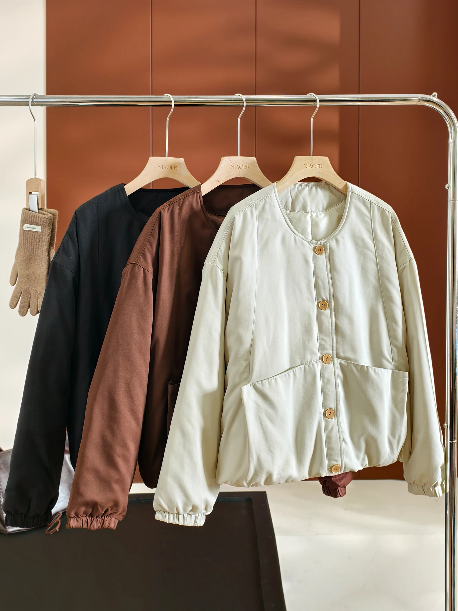 Матовая хлопковая куртка для женщин с круглым вырезом, утепленная, из плотного хлопка, повседневная, свободного кроя, с длинными рукавами
Матовая хлопковая куртка для женщин с круглым вырезом, утепленная, из плотного хлопка, повседневная, свободного кроя, с длинными рукавами