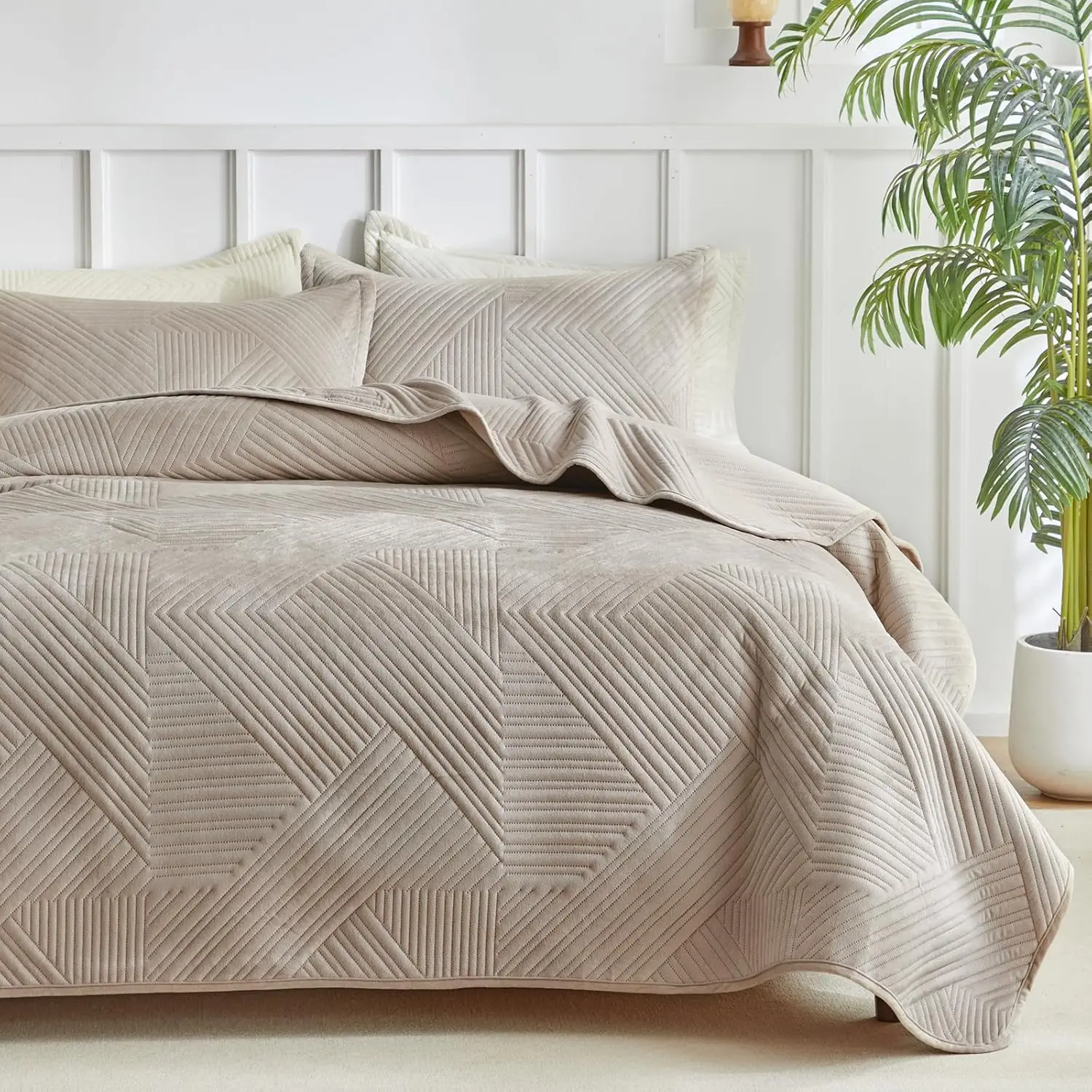 Ultrasonic Khaki Velvet Quilt Set Queen Size, Geometric Textured Striped Pattern Modern Quilt Bedding Set, 3 Piece Soft
Ultrasonic Khaki Velvet Quilt Set Queen Size, Geometric Textured Striped Pattern Modern Quilt Bedding Set, 3 Piece Soft