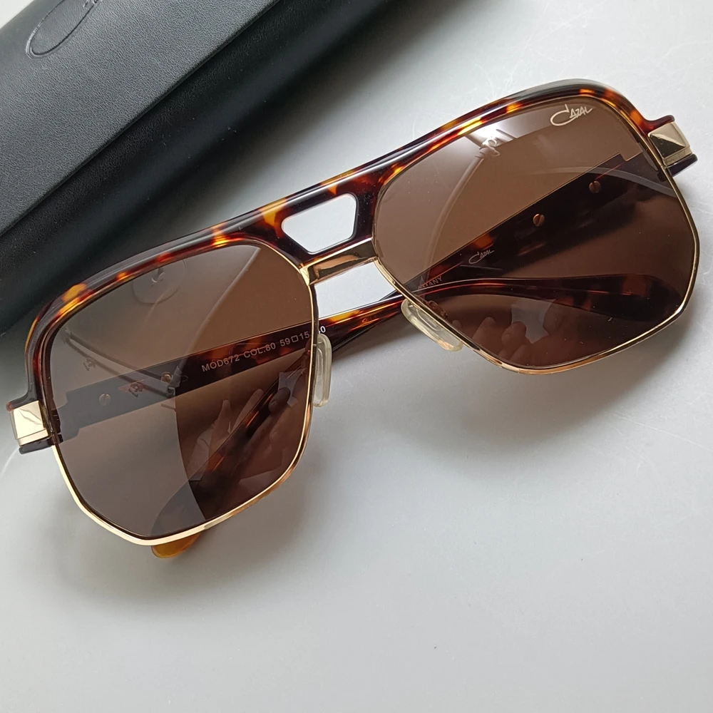 New Half Frame Gold Edge Luxury Brand Designer Letter Engraved Sun glasses Suitable Men Women's Retro Oversized Square Glasses
New Half Frame Gold Edge Luxury Brand Designer Letter Engraved Sun glasses Suitable Men Women's Retro Oversized Square Glasses