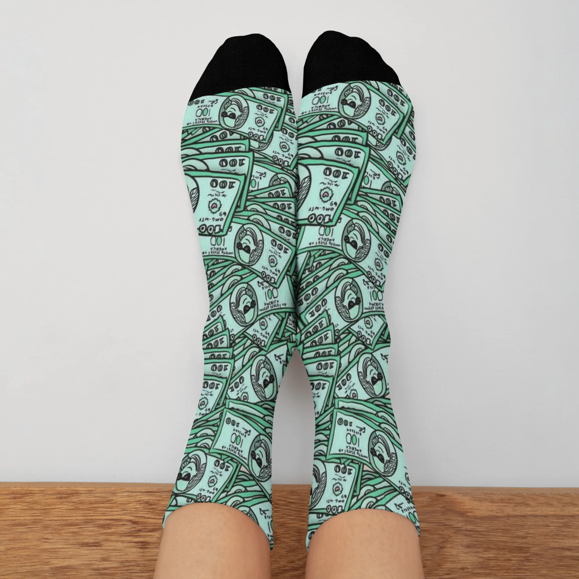 The pattern of the US dollar bill full of street art style print novelty funny men's socks Harajuku retro style socks happy gift
The pattern of the US dollar bill full of street art style print novelty funny men's socks Harajuku retro style socks happy gift