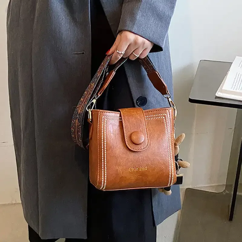 Crossbody Bag for Women Vintage Fashion Shoulder Bag Large Capacity Shoulder Messenger Bag Purse Daily Use with Adjustable Strap
Crossbody Bag for Women Vintage Fashion Shoulder Bag Large Capacity Shoulder Messenger Bag Purse Daily Use with Adjustable Strap