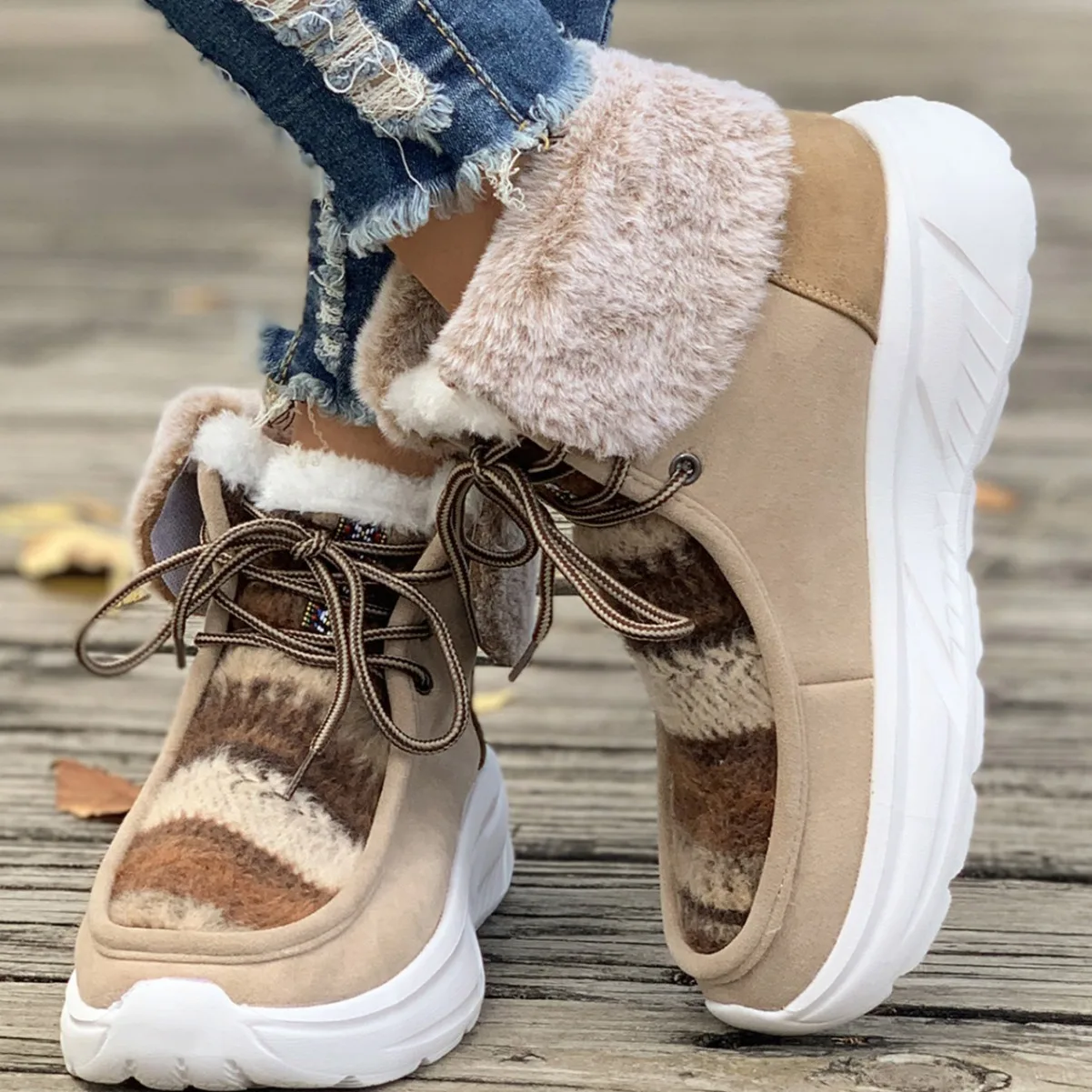 Popular Winter New Platform Snow Boots Women's Velvet Thickened Large Size Warm Fashion Non-slip Men's Cotton Shoes
Popular Winter New Platform Snow Boots Women's Velvet Thickened Large Size Warm Fashion Non-slip Men's Cotton Shoes