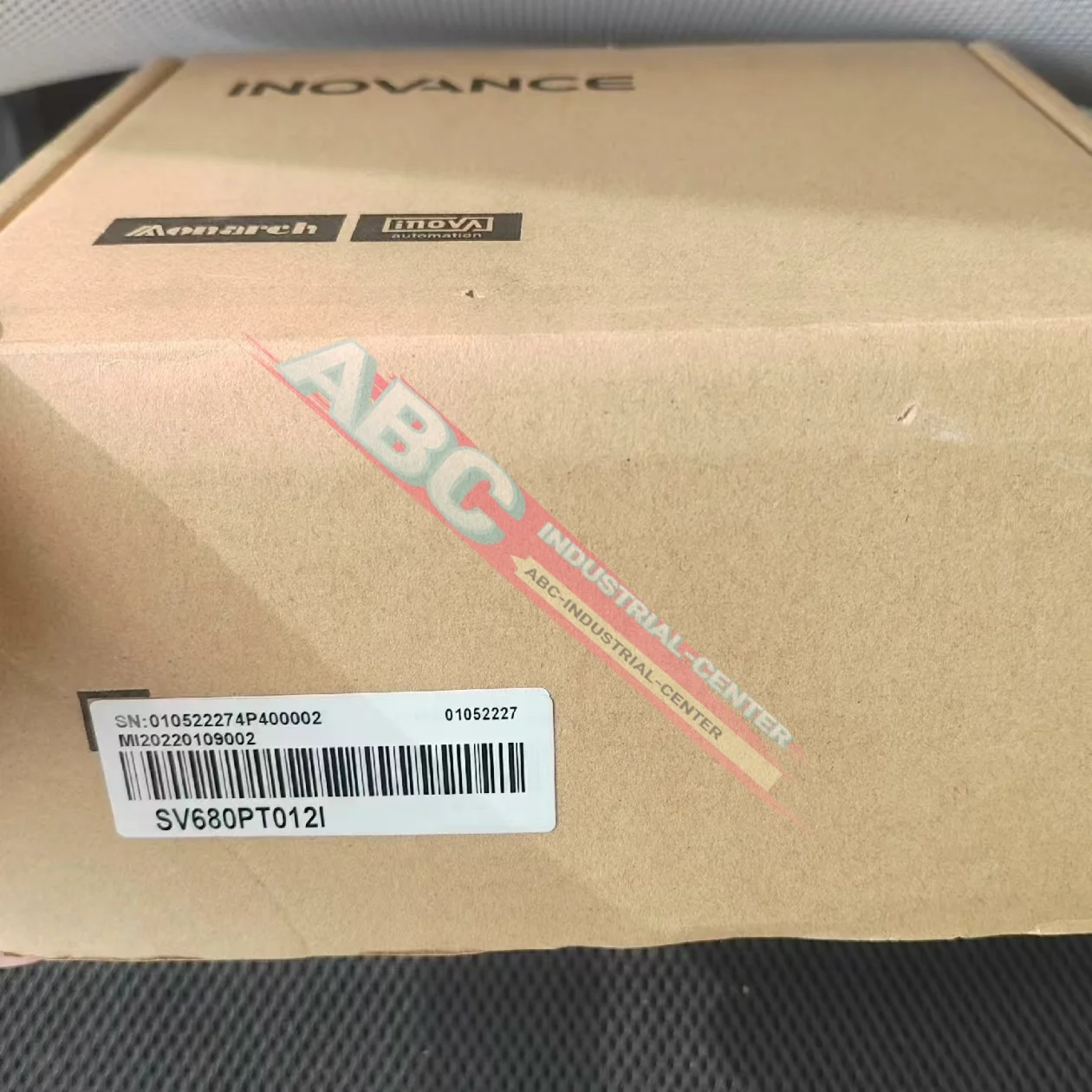 Новый сервопривод SV680PT012I в коробке
Новый сервопривод SV680PT012I в коробке