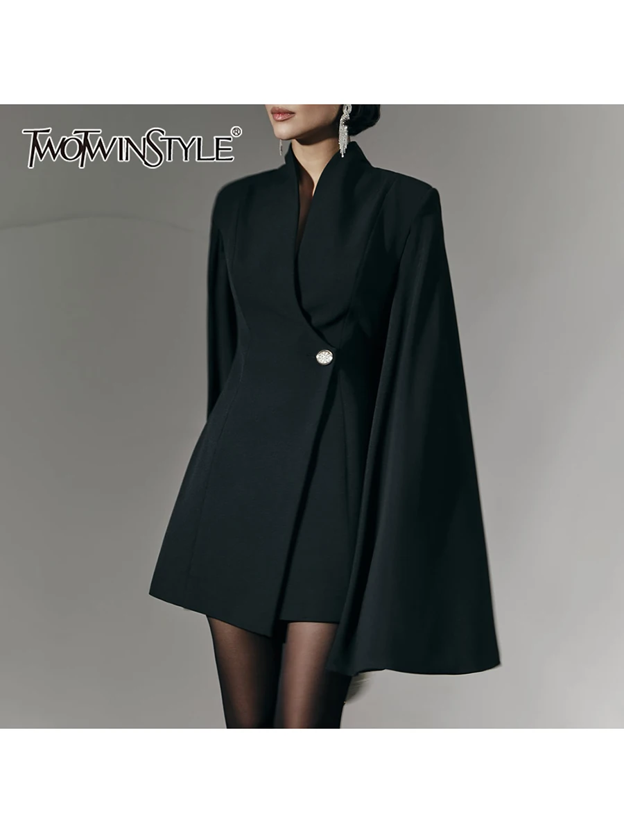 TWOTWINSTYLE Solid Slimming Spliced Button Minimalist Jackets for Women V Neck Long Sleeves Temperament Jacket Female Clothing
TWOTWINSTYLE Solid Slimming Spliced Button Minimalist Jackets for Women V Neck Long Sleeves Temperament Jacket Female Clothing