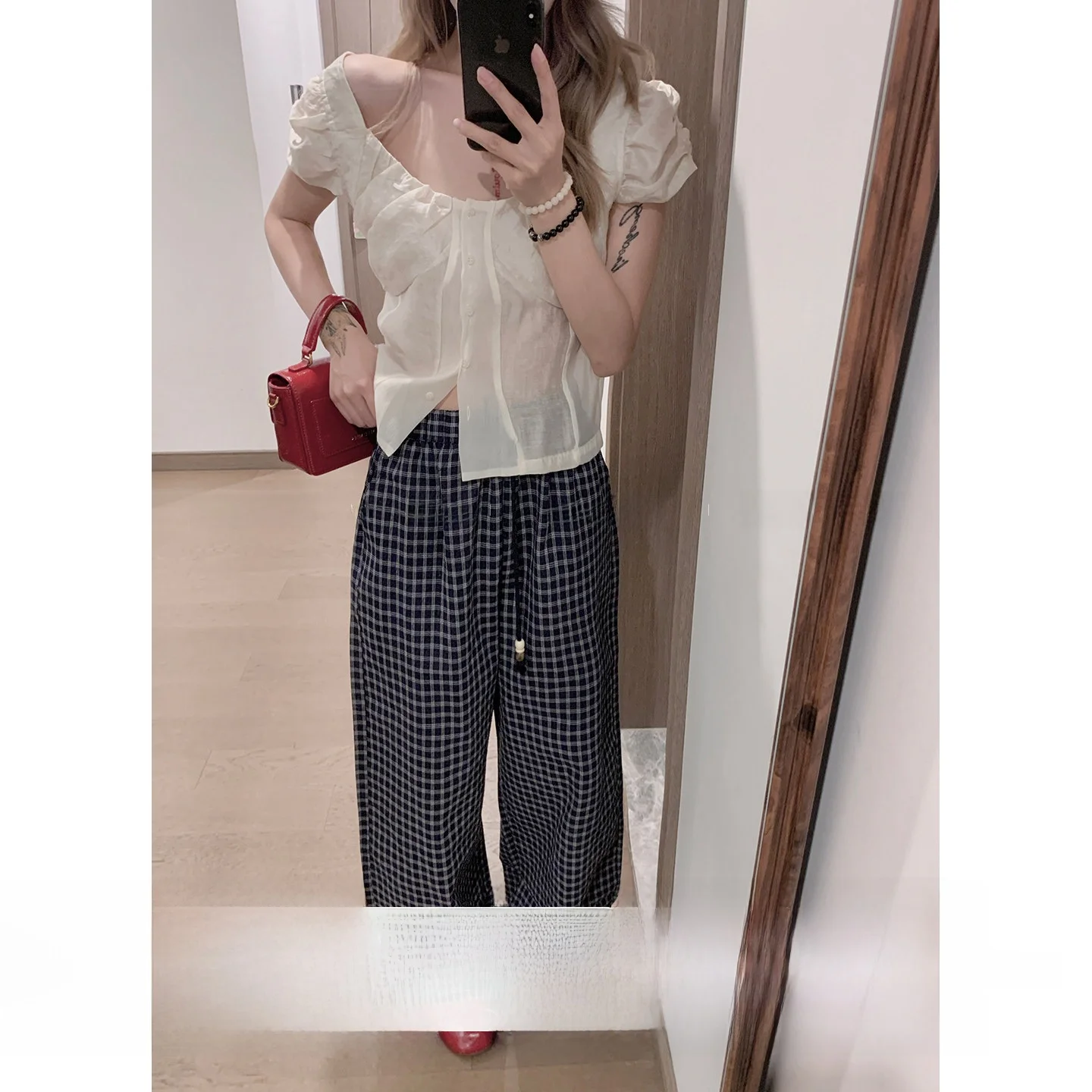 Уютные женские повседневные брюки LILI с эластичным поясом, свободного кроя, прямые, с высокой талией, для прогулок, летние, для работы, с бусинами, женские J...
Уютные женские повседневные брюки LILI с эластичным поясом, свободного кроя, прямые, с высокой талией, для прогулок, летние, для работы, с бусинами, женские J...