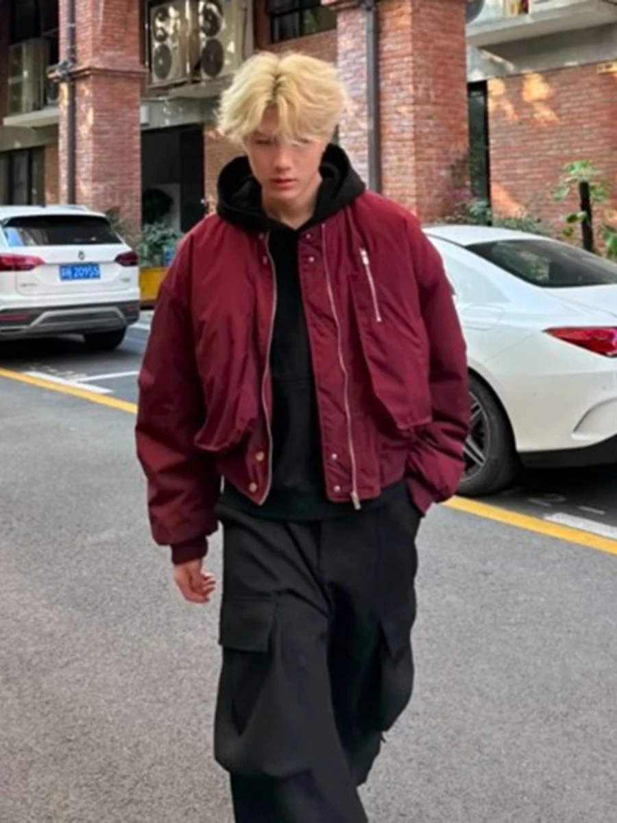 Красная утепленная куртка-бомбер из хлопка для мужчин, зимняя теплая изоляционная верхняя одежда в американском уличном стиле, устойчивая к холоду
Красная утепленная куртка-бомбер из хлопка для мужчин, зимняя теплая изоляционная верхняя одежда в американском уличном стиле, устойчивая к холоду