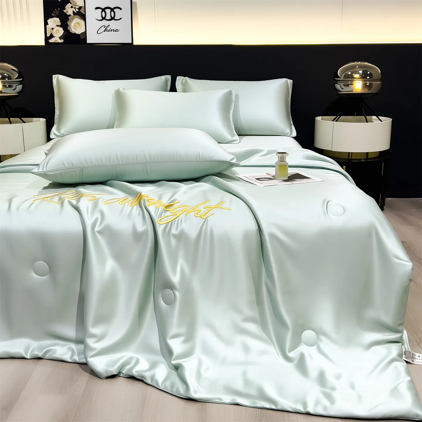 Summer Thin Comforter Soft Four Season Air-Conditioned Quilt Comforter Machine Washable Soft Single Double Quilted Blanket
Summer Thin Comforter Soft Four Season Air-Conditioned Quilt Comforter Machine Washable Soft Single Double Quilted Blanket