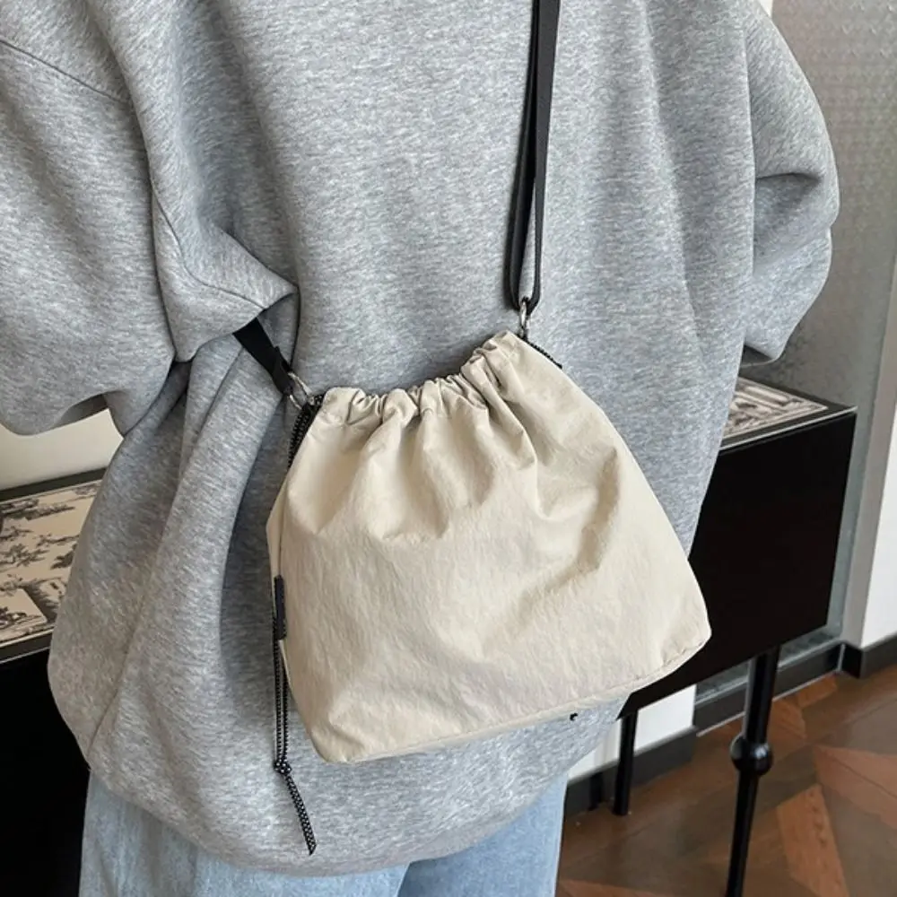 Trendy Lightweight Drawstring Bag Oxford Commute Shoulder Bag Fashion Large Capacity Crossbody Bag Unisex
Trendy Lightweight Drawstring Bag Oxford Commute Shoulder Bag Fashion Large Capacity Crossbody Bag Unisex