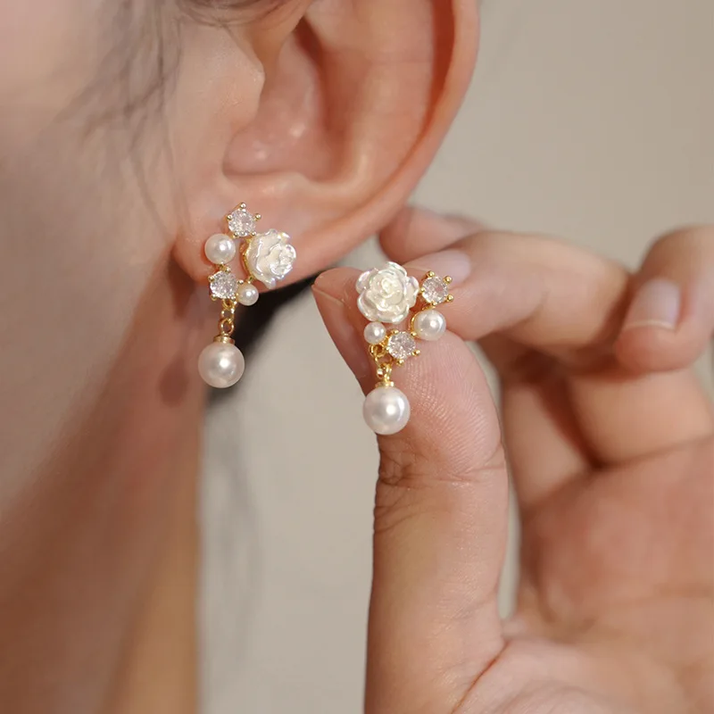 Light Luxury White Flower Pearl Stud Earrings for Women Crystal Zircon Butterfly Flower Sweet Earring Girls Temperament Jewelry
Light Luxury White Flower Pearl Stud Earrings for Women Crystal Zircon Butterfly Flower Sweet Earring Girls Temperament Jewelry