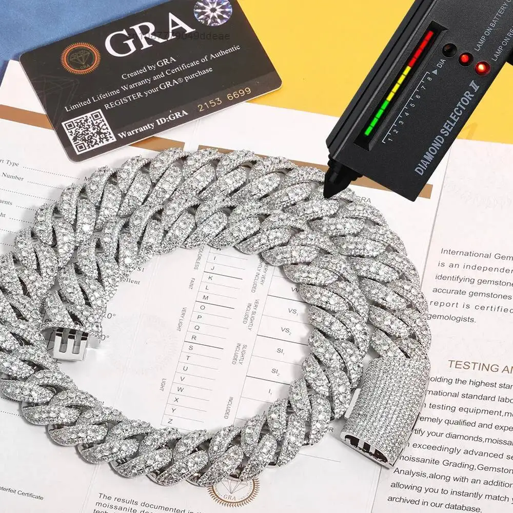 NUOYA 22 мм трехрядное кубинское ожерелье-цепочка из серебра 925 пробы Iced Out VVS Муассанит в стиле хип-хоп Роскошные ювелирные изделия
NUOYA 22 мм трехрядное кубинское ожерелье-цепочка из серебра 925 пробы Iced Out VVS Муассанит в стиле хип-хоп Роскошные ювелирные изделия