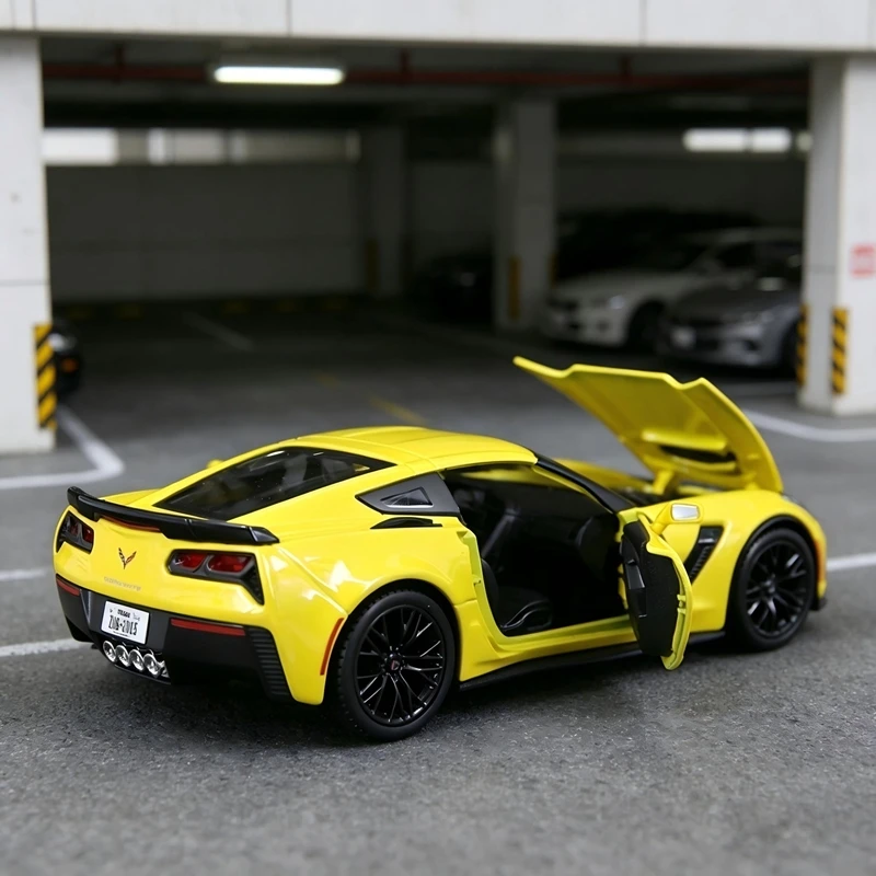Maisto 1:24 Simulation Chevrolet Z06 Alloy Car Model doors and the front hood can be opened fine workmanship, and good quality.
Maisto 1:24 Simulation Chevrolet Z06 Alloy Car Model doors and the front hood can be opened fine workmanship, and good quality.