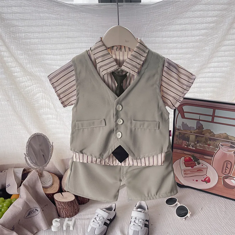 Kids Suit Summer Korean Solid Color Vest + Striped Short Sleeve Shirts + Shorts 3 Piece Set Children's Clothing Baby Boy Clothes
Kids Suit Summer Korean Solid Color Vest + Striped Short Sleeve Shirts + Shorts 3 Piece Set Children's Clothing Baby Boy Clothes