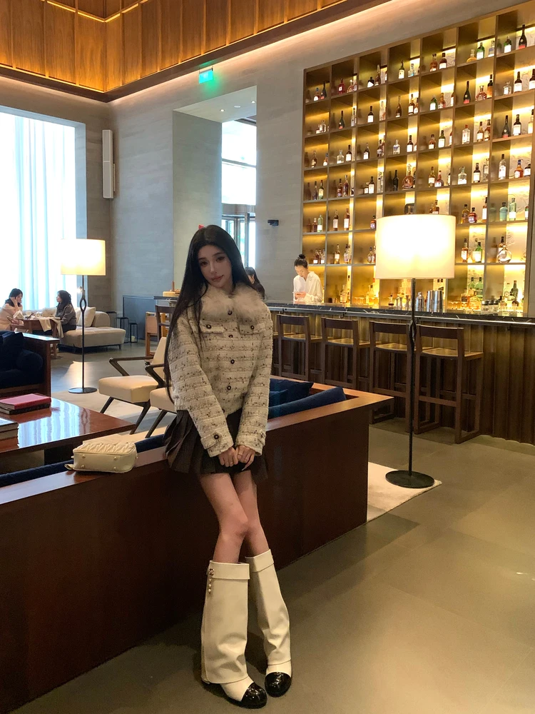 Barb Chill ort Cotton Thiened Winter Outerwear Women's Faion Metal Bule Splicing Woolen Collar Top Ladies Coat
Barb Chill ort Cotton Thiened Winter Outerwear Women's Faion Metal Bule Splicing Woolen Collar Top Ladies Coat