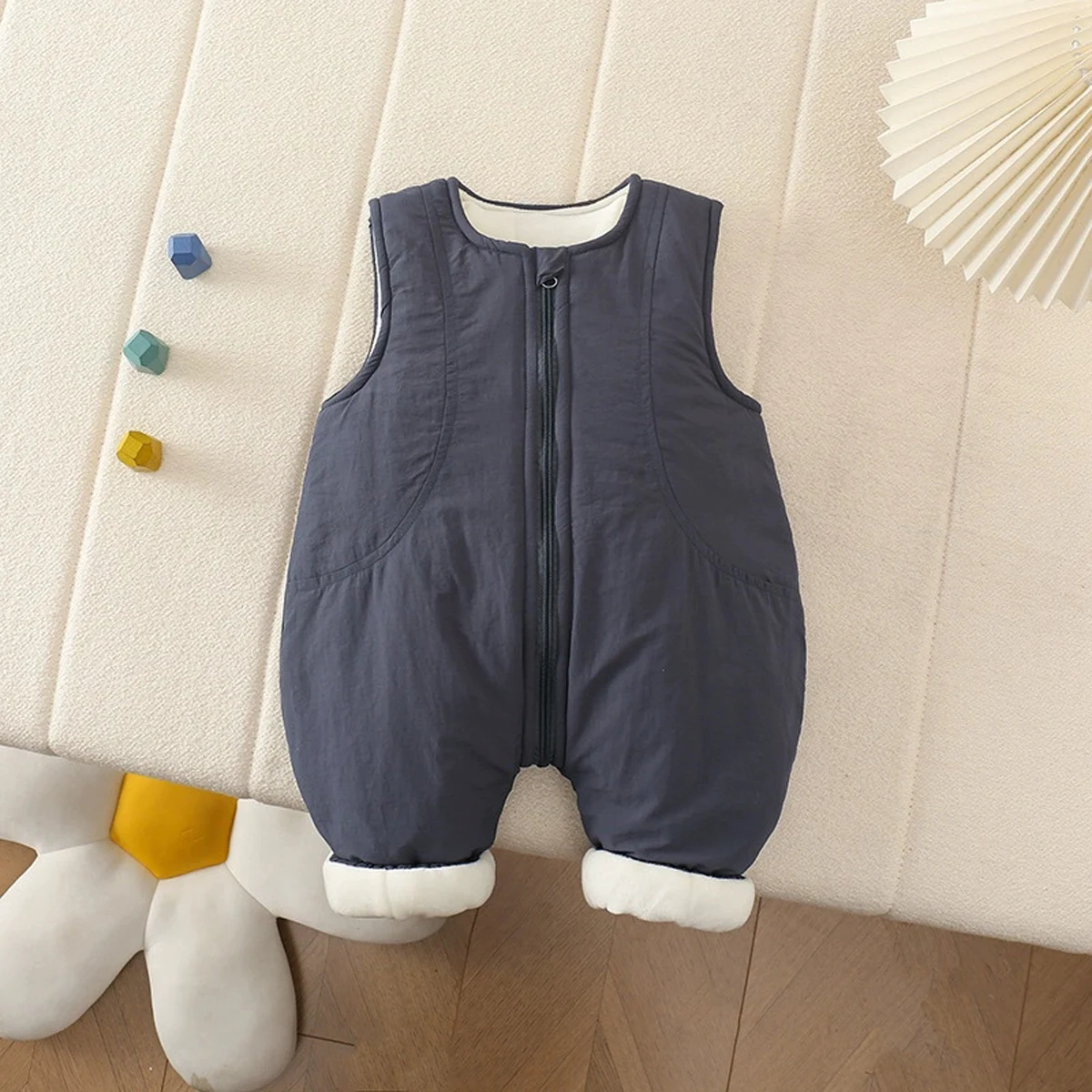 Зимняя одежда для новорожденных, комбинезоны для маленьких мальчиков и девочек, топы на бретелях, комбинезоны с хлопковыми зажимами, повседневные спортивные комбинезоны для малышей 1 года
Зимняя одежда для новорожденных, комбинезоны для маленьких мальчиков и девочек, топы на бретелях, комбинезоны с хлопковыми зажимами, повседневные спортивные комбинезоны для малышей 1 года