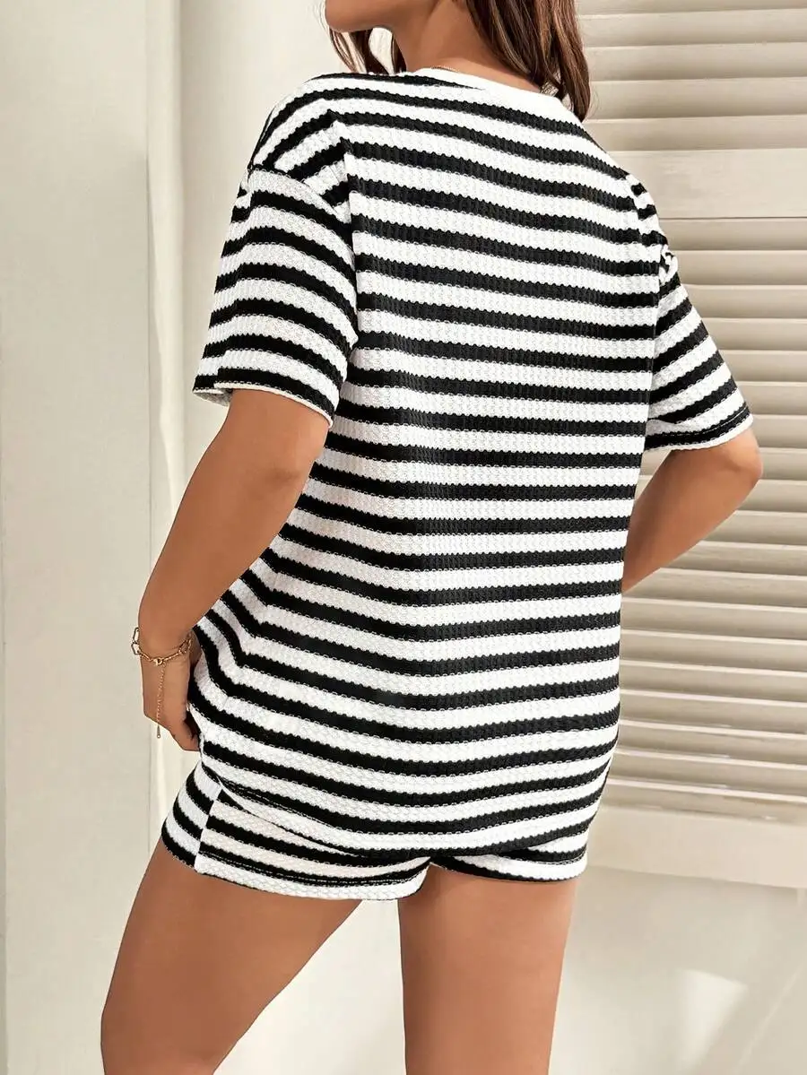 2pcs Black And White Striped Round Neck Short Sleeve Top And Shorts Set Summer Casual
2pcs Black And White Striped Round Neck Short Sleeve Top And Shorts Set Summer Casual