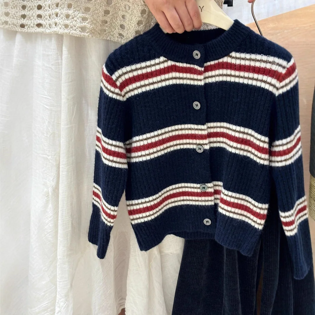 Autumn Long-sleeved Teenagers Sweaters for Boys and Girls Knitted Striped Cardigans Casual Korean Children Tops
Autumn Long-sleeved Teenagers Sweaters for Boys and Girls Knitted Striped Cardigans Casual Korean Children Tops