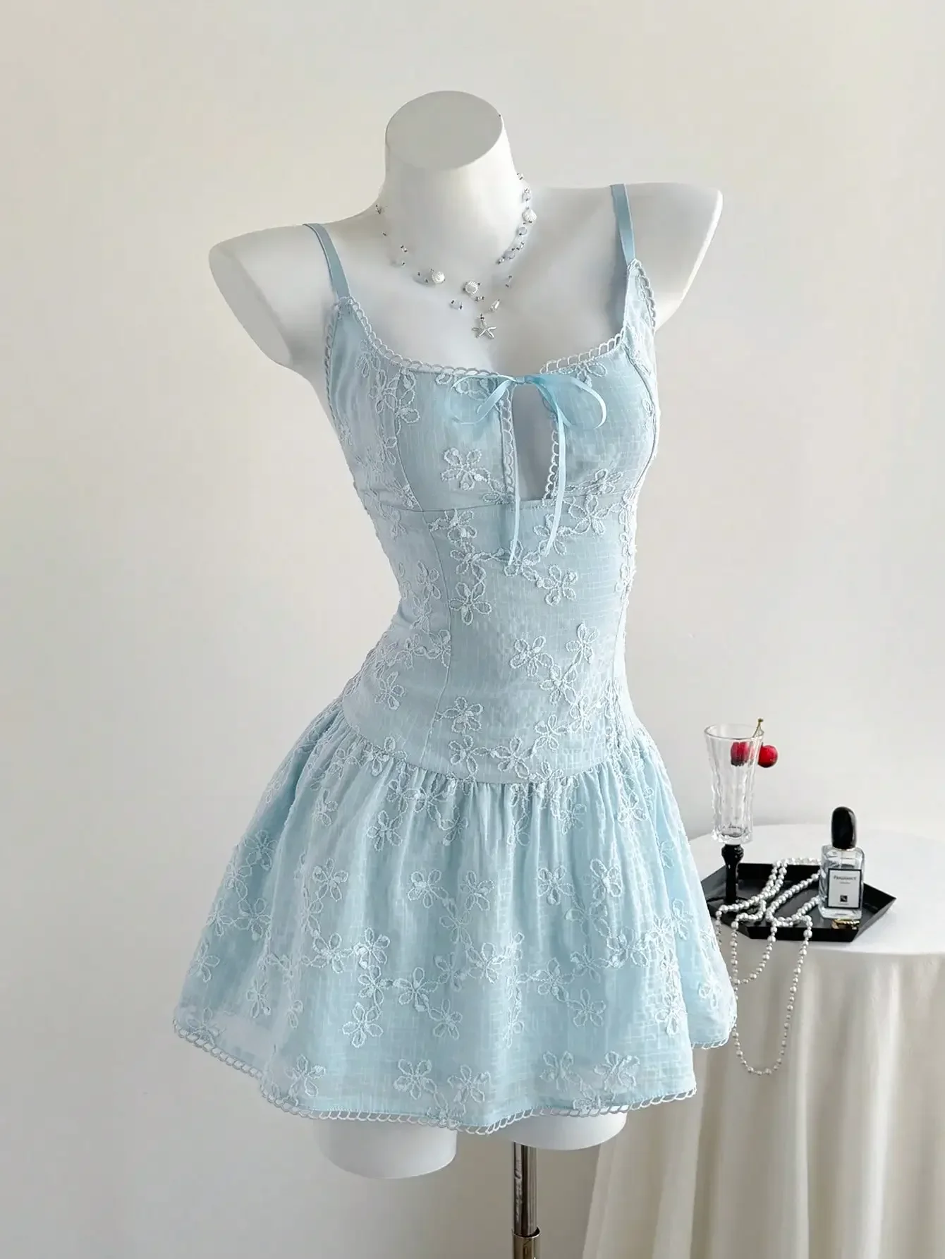Elamini Sweet French Bow Collar Embroidered Floral Decor Holiday Dress, Waist Gathered Ballerina Style Spaghetti Strap Dress
Elamini Sweet French Bow Collar Embroidered Floral Decor Holiday Dress, Waist Gathered Ballerina Style Spaghetti Strap Dress