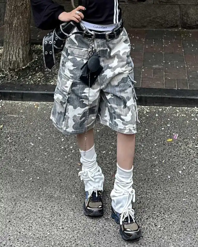 Retro American Camouflage Shorts Women Summer Spicy Street Straight Leg Low Waist Denim Five Parts Trendy Jeans Casual Pants
Retro American Camouflage Shorts Women Summer Spicy Street Straight Leg Low Waist Denim Five Parts Trendy Jeans Casual Pants