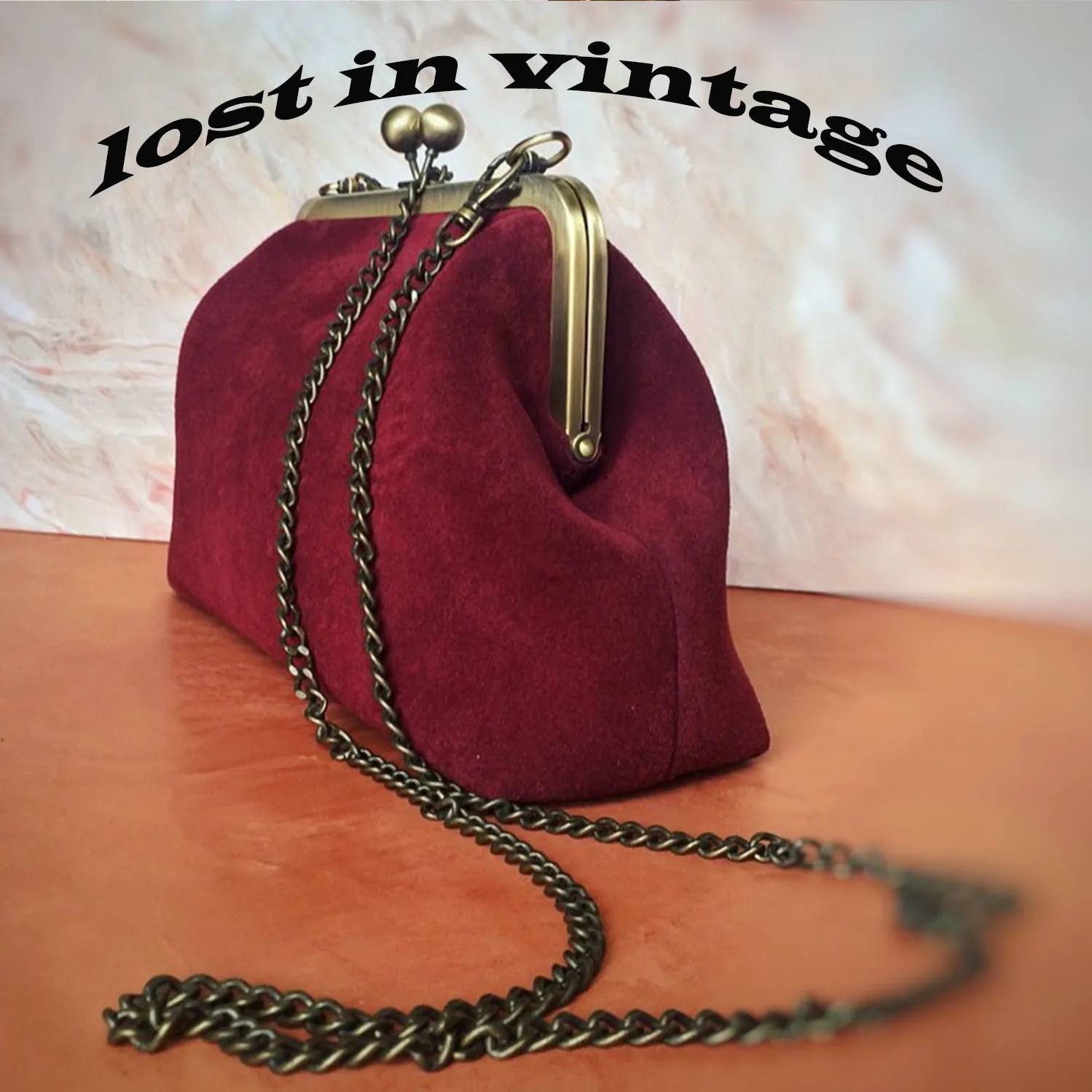 Lost in Vintage Velvet Bag Tailored Bag Evening Clutch Metal Frame Kiss Lock Bronze Snap Closure with Spheres Purse28x20x8cm
Lost in Vintage Velvet Bag Tailored Bag Evening Clutch Metal Frame Kiss Lock Bronze Snap Closure with Spheres Purse28x20x8cm