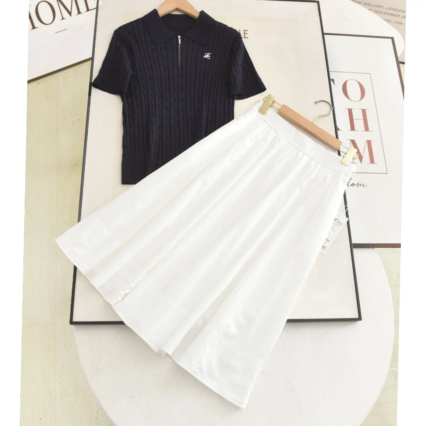 High Waist A-Line Skirt And Short Sleeve Knitted Top Zipper Design Commute Fashion Two-Piece Set for Women Summer Outfit
High Waist A-Line Skirt And Short Sleeve Knitted Top Zipper Design Commute Fashion Two-Piece Set for Women Summer Outfit