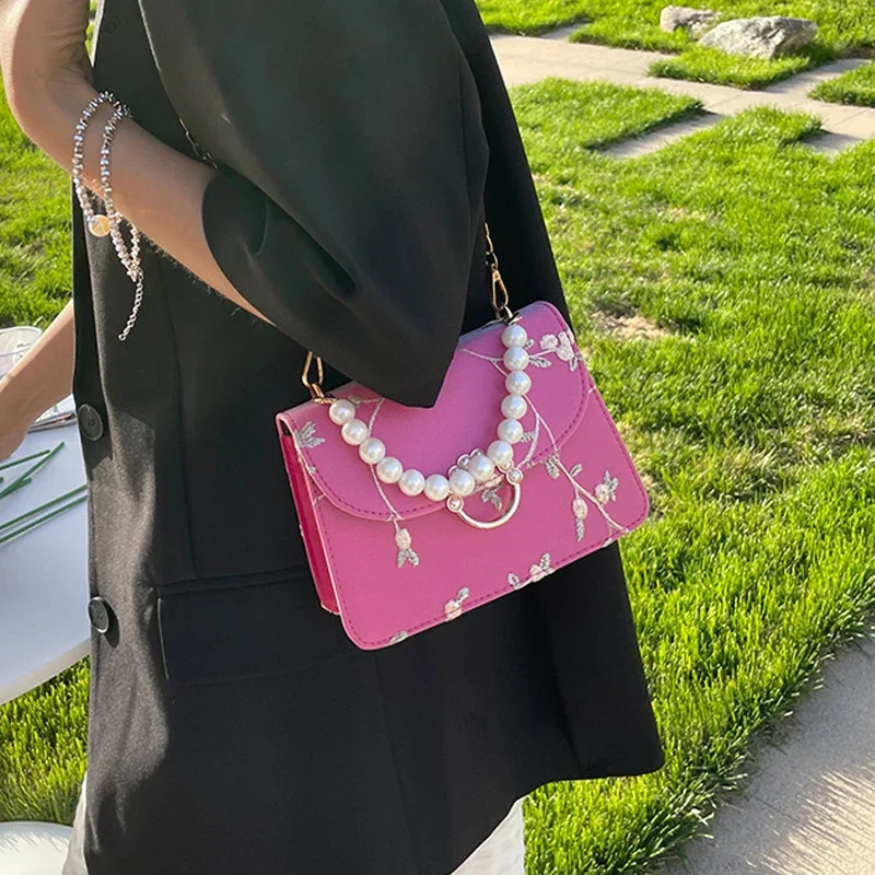 Кружевная свадебная сумка в китайском стиле с жемчужной цепочкой, женская сумка через плечо, шикарная женская сумка, маленькая квадратная сумка
Кружевная свадебная сумка в китайском стиле с жемчужной цепочкой, женская сумка через плечо, шикарная женская сумка, маленькая квадратная сумка