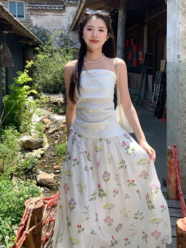Unique Beautiful Floral Print Halter Top And Skirt Two Piece Set Summer Fashion Women's Cotton T-Shirt Style French Style
Unique Beautiful Floral Print Halter Top And Skirt Two Piece Set Summer Fashion Women's Cotton T-Shirt Style French Style