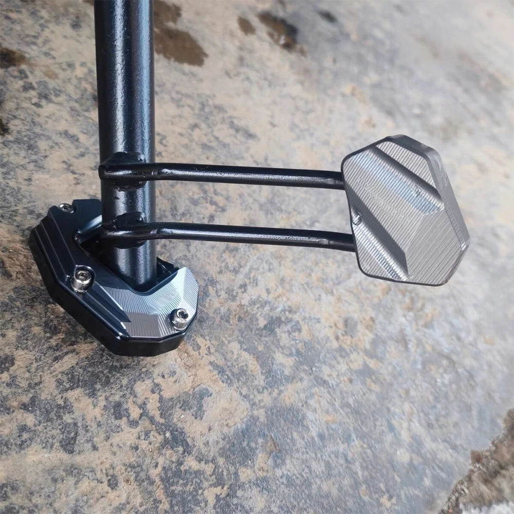 FOR SYM CRUiSYM Alpha 150X/125i/250i/300i Kickstand Pad CNC Motorcycle Single Side Stand Support Foot Kick Enlarger Cover
FOR SYM CRUiSYM Alpha 150X/125i/250i/300i Kickstand Pad CNC Motorcycle Single Side Stand Support Foot Kick Enlarger Cover