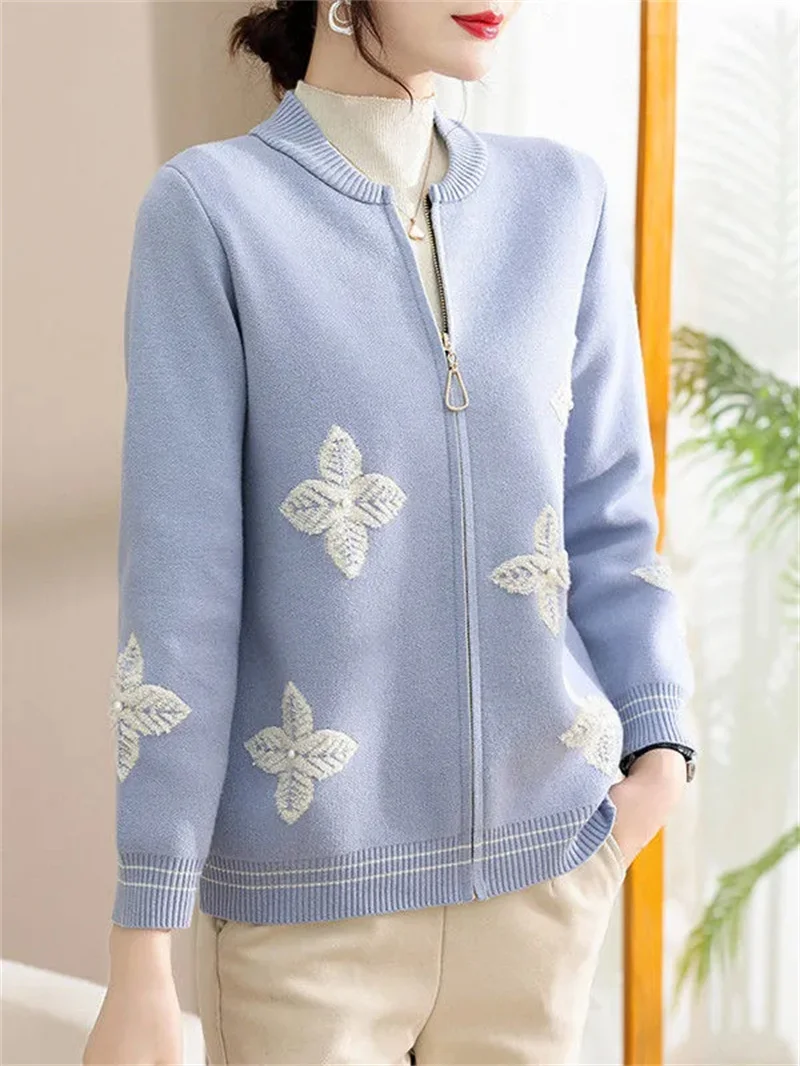 Высококачественная осенняя куртка-кардиган с вышивкой для мамы, новинка 2023 года, модель для женщин среднего и пожилого возраста, весенне-осенняя куртка, топ 
Высококачественная осенняя куртка-кардиган с вышивкой для мамы, новинка 2023 года, модель для женщин среднего и пожилого возраста, весенне-осенняя куртка, топ