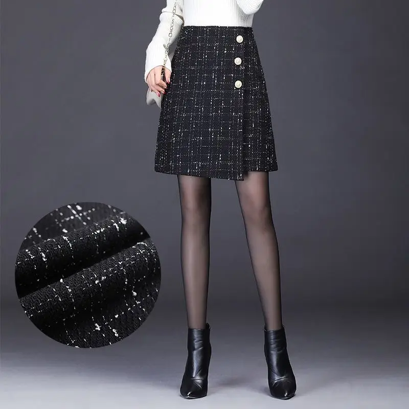 Autumn Winter New Plaid High Waist A-line Skirt Fashion Button Patchwork All-match Short Skirt Elegant Vintage Women Clothing
Autumn Winter New Plaid High Waist A-line Skirt Fashion Button Patchwork All-match Short Skirt Elegant Vintage Women Clothing