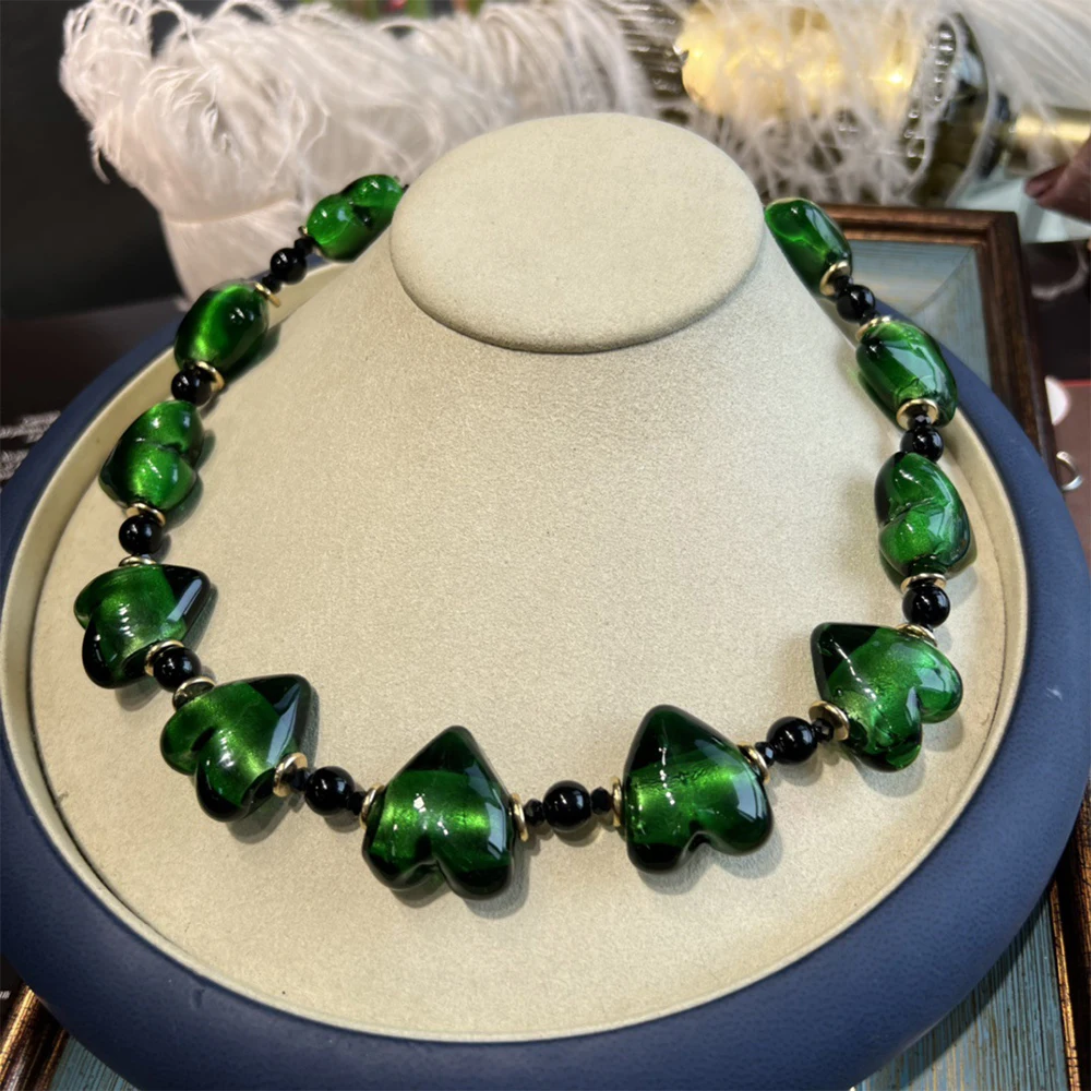 Vintage Temperament Emerald glass Heart Choker Necklaces for women's girl gift Party Sweater chain fine Jewelry
Vintage Temperament Emerald glass Heart Choker Necklaces for women's girl gift Party Sweater chain fine Jewelry
