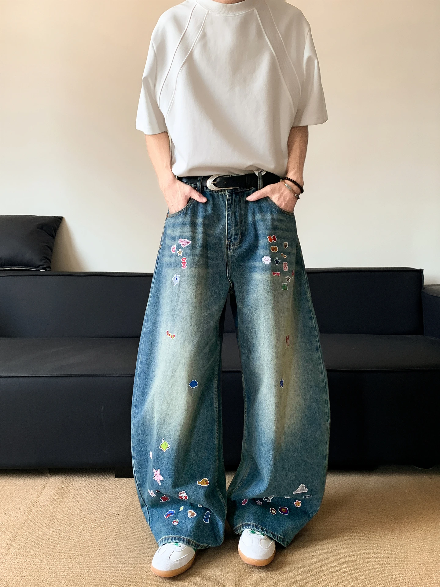 Широкие джинсы с мультяшным принтом, мужские летние свободные повседневные джинсовые брюки в американском стиле ретро, молодежный тренд, прямой крой
Широкие джинсы с мультяшным принтом, мужские летние свободные повседневные джинсовые брюки в американском стиле ретро, молодежный тренд, прямой крой