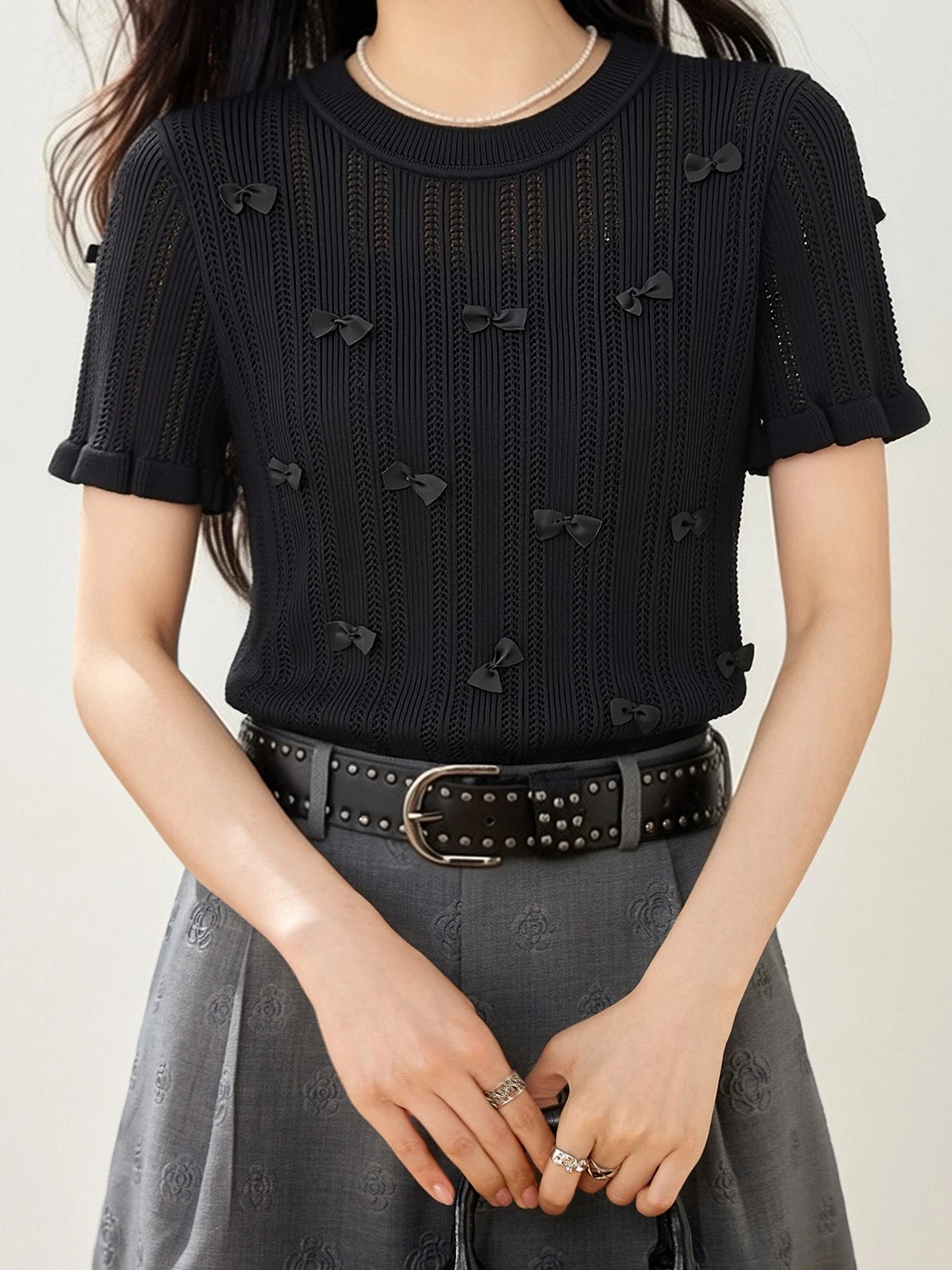 Retro Bowknot Decorative Cutout Short Sleeve T-Shirt Women's Fashion New Slim Fit Sweet Girl Style Casual Versatile Summer Top
Retro Bowknot Decorative Cutout Short Sleeve T-Shirt Women's Fashion New Slim Fit Sweet Girl Style Casual Versatile Summer Top