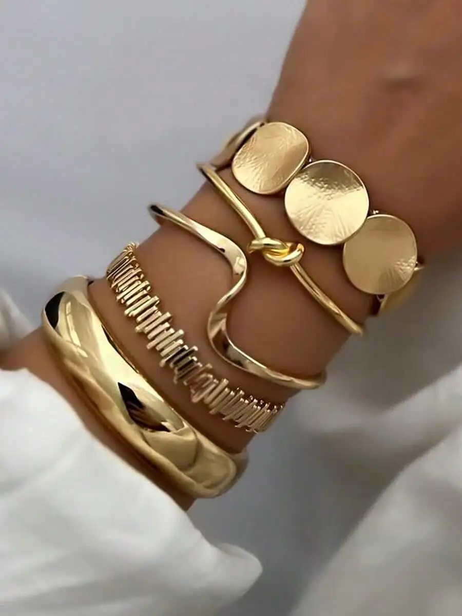 5pcs Vintage Exaggerated Luxury Geometric Design Wide Metal Gold Bangle Set, Suitable For Everyday Wear And Gifting
5pcs Vintage Exaggerated Luxury Geometric Design Wide Metal Gold Bangle Set, Suitable For Everyday Wear And Gifting