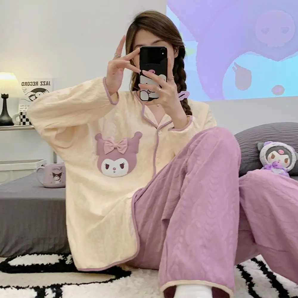 Милый пижамный костюм Kuromi, осенний хлопковый кардиган Sanrioed с рисунком My Melody, домашняя одежда, повседневная ночная рубашка в стиле аниме, милые топы для девочек, брюки
Милый пижамный костюм Kuromi, осенний хлопковый кардиган Sanrioed с рисунком My Melody, домашняя одежда, повседневная ночная рубашка в стиле аниме, милые топы для девочек, брюки