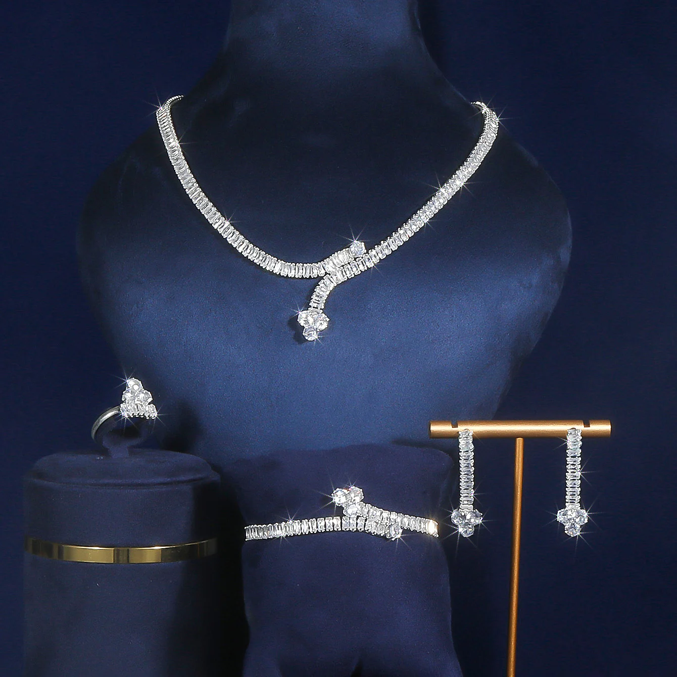5pcs/set Gorgeous Cubic Zirconia Jewelry Set Classic for Prom Daily Wear 2025 New Design Eid Festival Gift
5pcs/set Gorgeous Cubic Zirconia Jewelry Set Classic for Prom Daily Wear 2025 New Design Eid Festival Gift