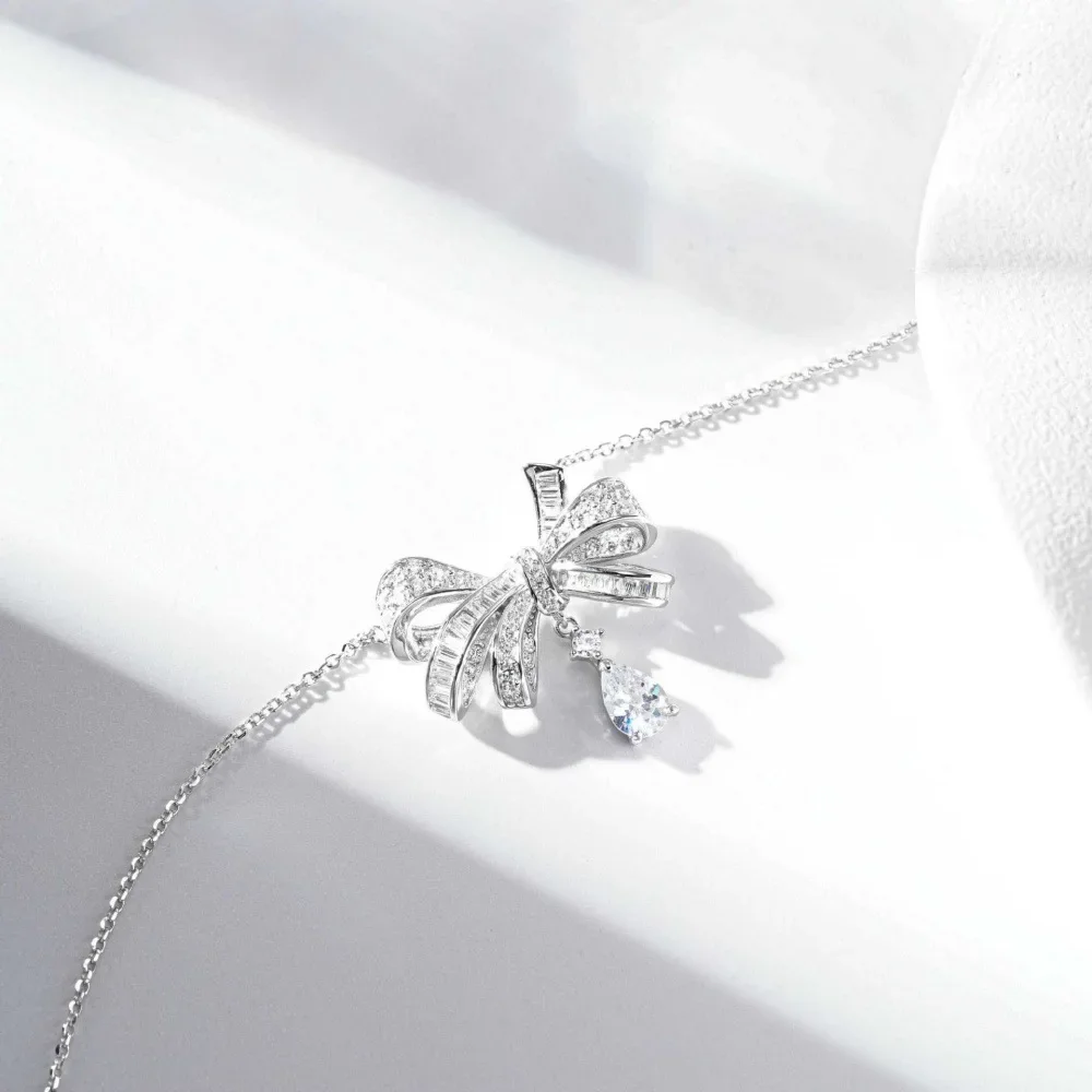 PT950 Platinum Butterfly Necklace for Women - Classic Collar Chain with Drop Design
PT950 Platinum Butterfly Necklace for Women - Classic Collar Chain with Drop Design