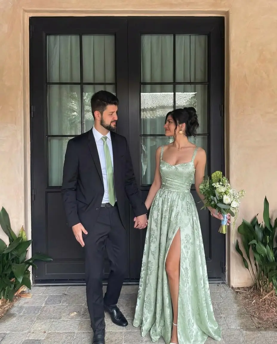 Spaghetti Straps A Line Maxi Long Formal Dress Bridesmaid Dresses Jacquard Satin Prom Dresses with Slit Party Evening Dresses
Spaghetti Straps A Line Maxi Long Formal Dress Bridesmaid Dresses Jacquard Satin Prom Dresses with Slit Party Evening Dresses
