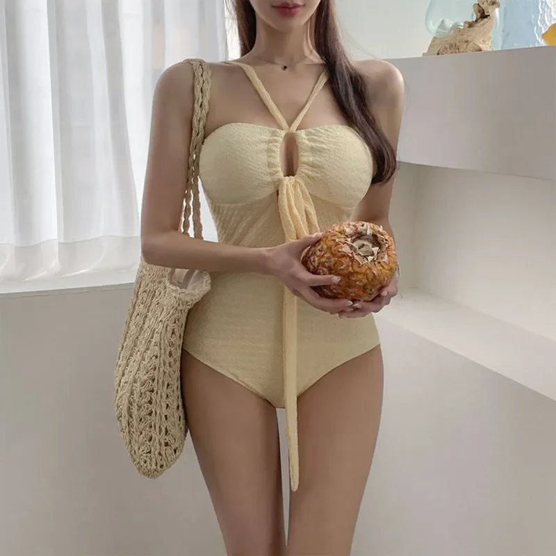Halter Swimsuit One Piece Female Swimwear 2024 Yellow Swimming Suit for Women Bathing Suit Summer Beach Wear Bather Monokini
Halter Swimsuit One Piece Female Swimwear 2024 Yellow Swimming Suit for Women Bathing Suit Summer Beach Wear Bather Monokini