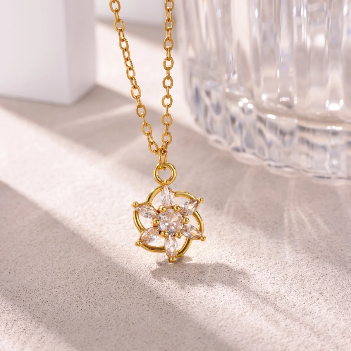 Sweet Flower Women's Necklaces Zircon Summer Gold Color Vacation Jewelry Necklace Sexys for Woman Acesoriey Gift
Sweet Flower Women's Necklaces Zircon Summer Gold Color Vacation Jewelry Necklace Sexys for Woman Acesoriey Gift