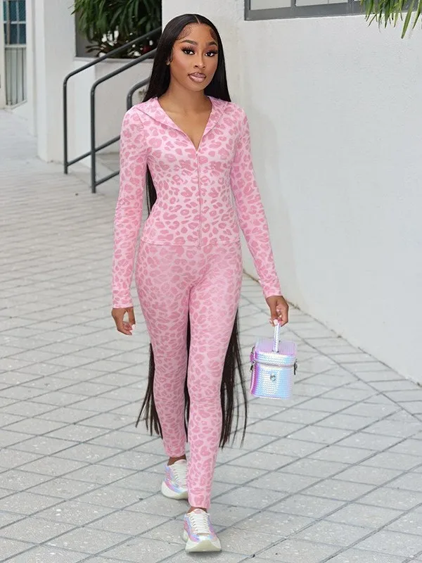 Комплект спортивных брюк Slim Fit с длинными рукавами для женщин: повседневные прямые брюки со средней/низкой талией из ПВХ-ткани с камуфляжным принтом, зимние, с воротником-стойкой.
Комплект спортивных брюк Slim Fit с длинными рукавами для женщин: повседневные прямые брюки со средней/низкой талией из ПВХ-ткани с камуфляжным принтом, зимние, с воротником-стойкой.