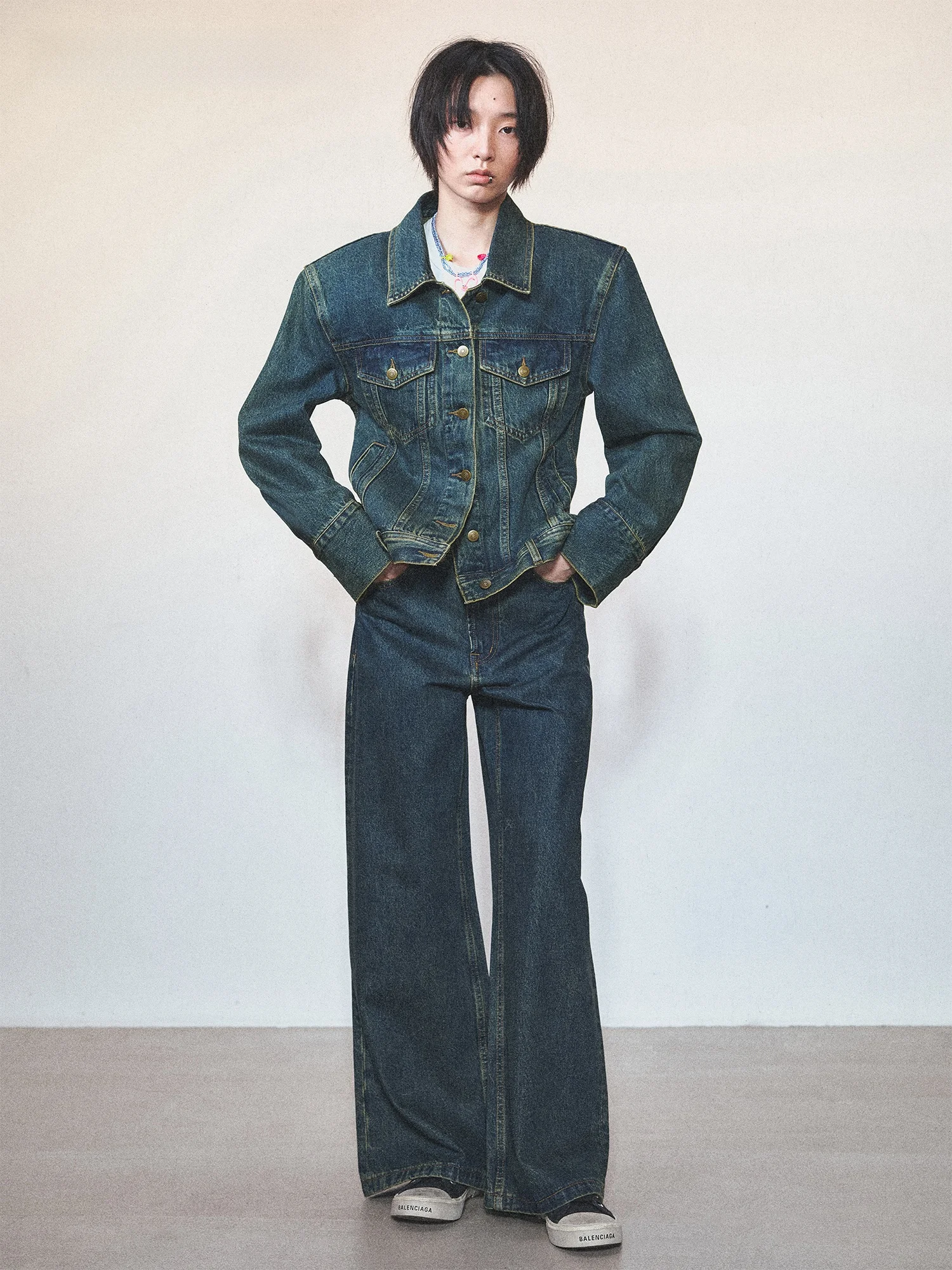 Retro Washed Distressed Shoulder Pad Waist Cinched Hourglass Denim Jacket Outerwear Set for Men Long Sleeve Zipper Cotton Blend
Retro Washed Distressed Shoulder Pad Waist Cinched Hourglass Denim Jacket Outerwear Set for Men Long Sleeve Zipper Cotton Blend