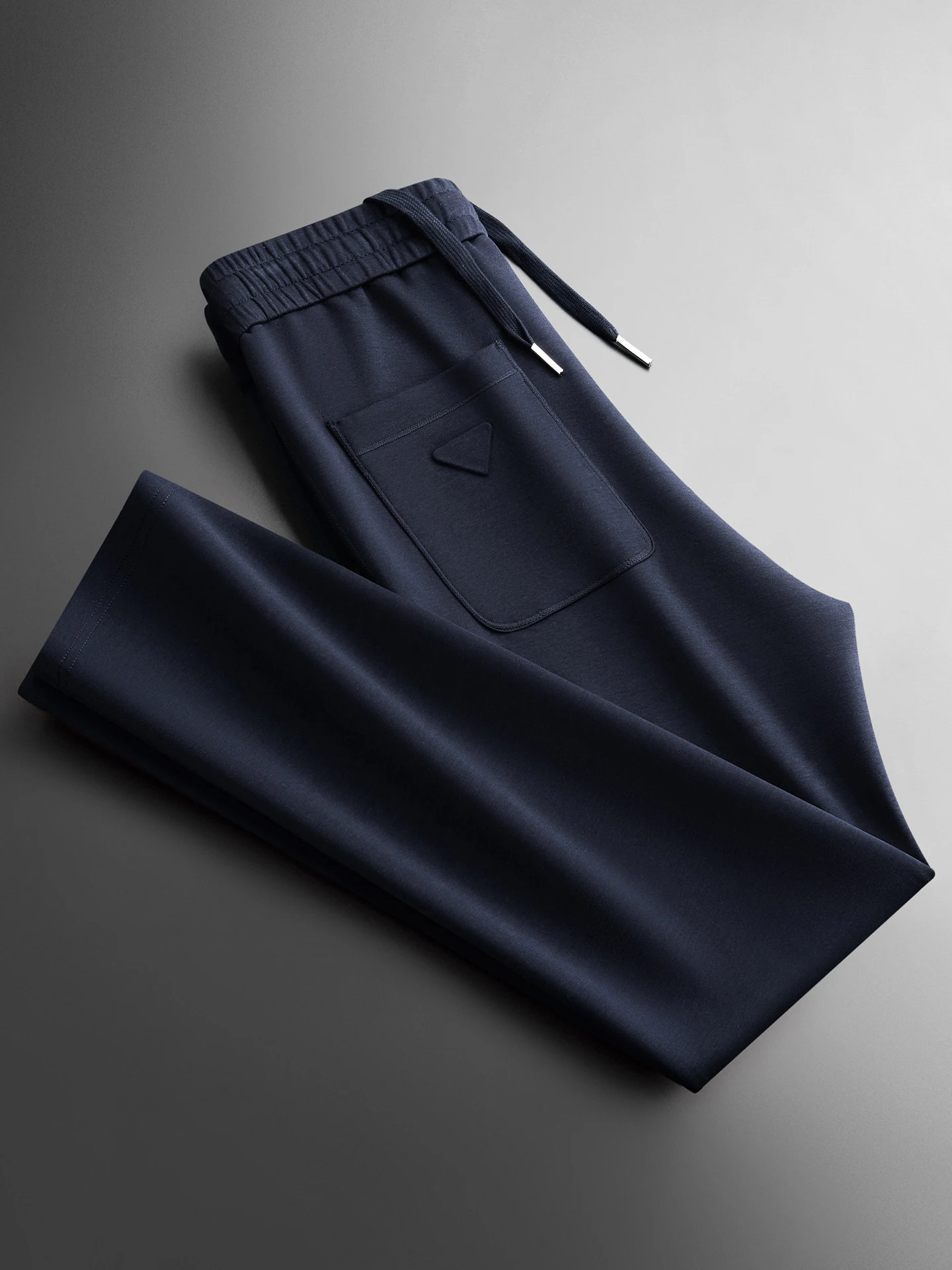 Высококачественные спортивные брюки из хлопка для мужчин, свободные прямые штаны с завязками, весенне-осенние повседневные брюки класса люкс
Высококачественные спортивные брюки из хлопка для мужчин, свободные прямые штаны с завязками, весенне-осенние повседневные брюки класса люкс