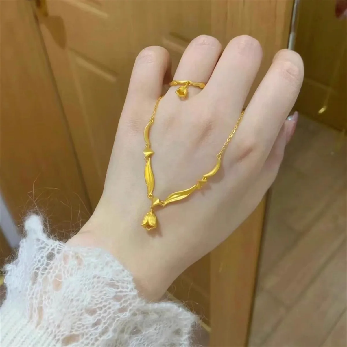 Fashion AU999 Dreamy Bell Orchid Tassel Necklace Women's Set Chain Pendant National Style High Grade Gold Clavicle Chain
Fashion AU999 Dreamy Bell Orchid Tassel Necklace Women's Set Chain Pendant National Style High Grade Gold Clavicle Chain