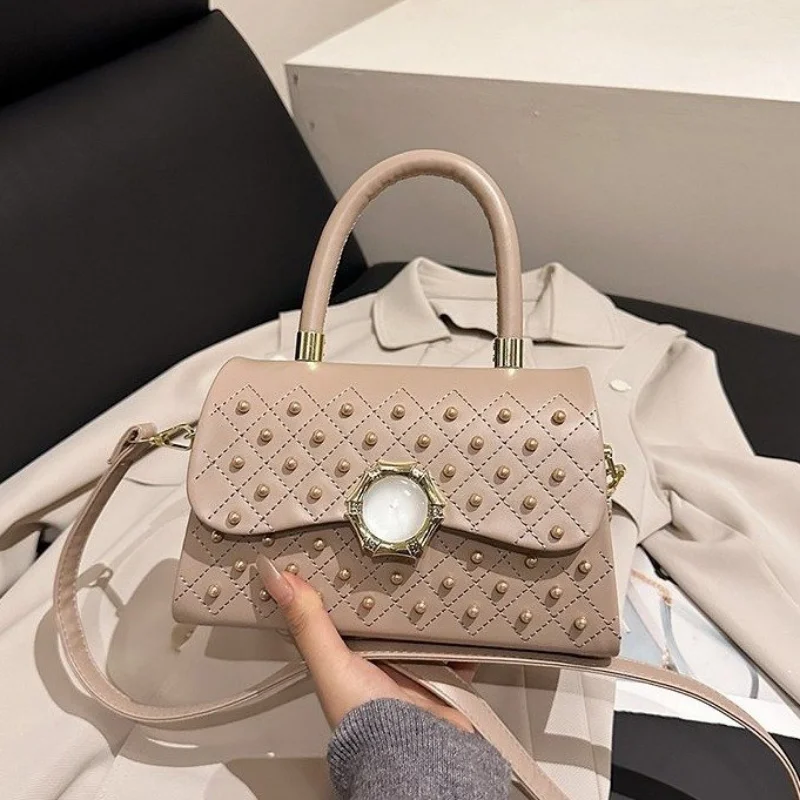 Year-Round Chic Designer Diaper Bag For Women Luxury Leather Tote Elegant Crossbody Bag Stylish Versatile
Year-Round Chic Designer Diaper Bag For Women Luxury Leather Tote Elegant Crossbody Bag Stylish Versatile